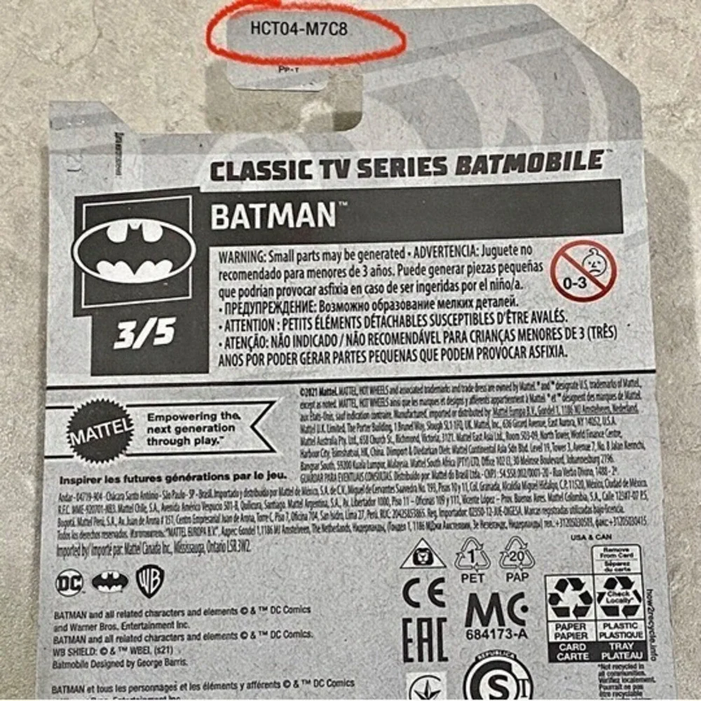 Hot Wheels Batmobile 78/250 Batman 3/5 Tooned‎ Classic TV Series 1:64 Car 2022